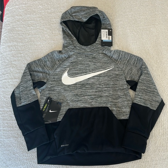 NWT Nike therma loose fit hoodie. Kids medium. - Picture 1 of 1
